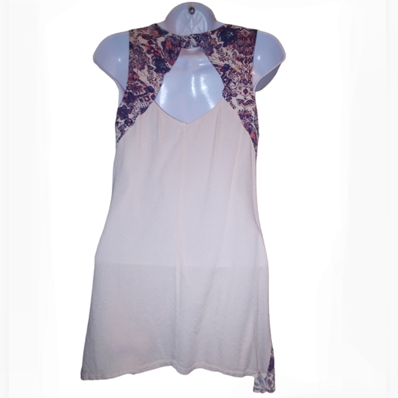 Long tank top halter style - Picture 3 of 7